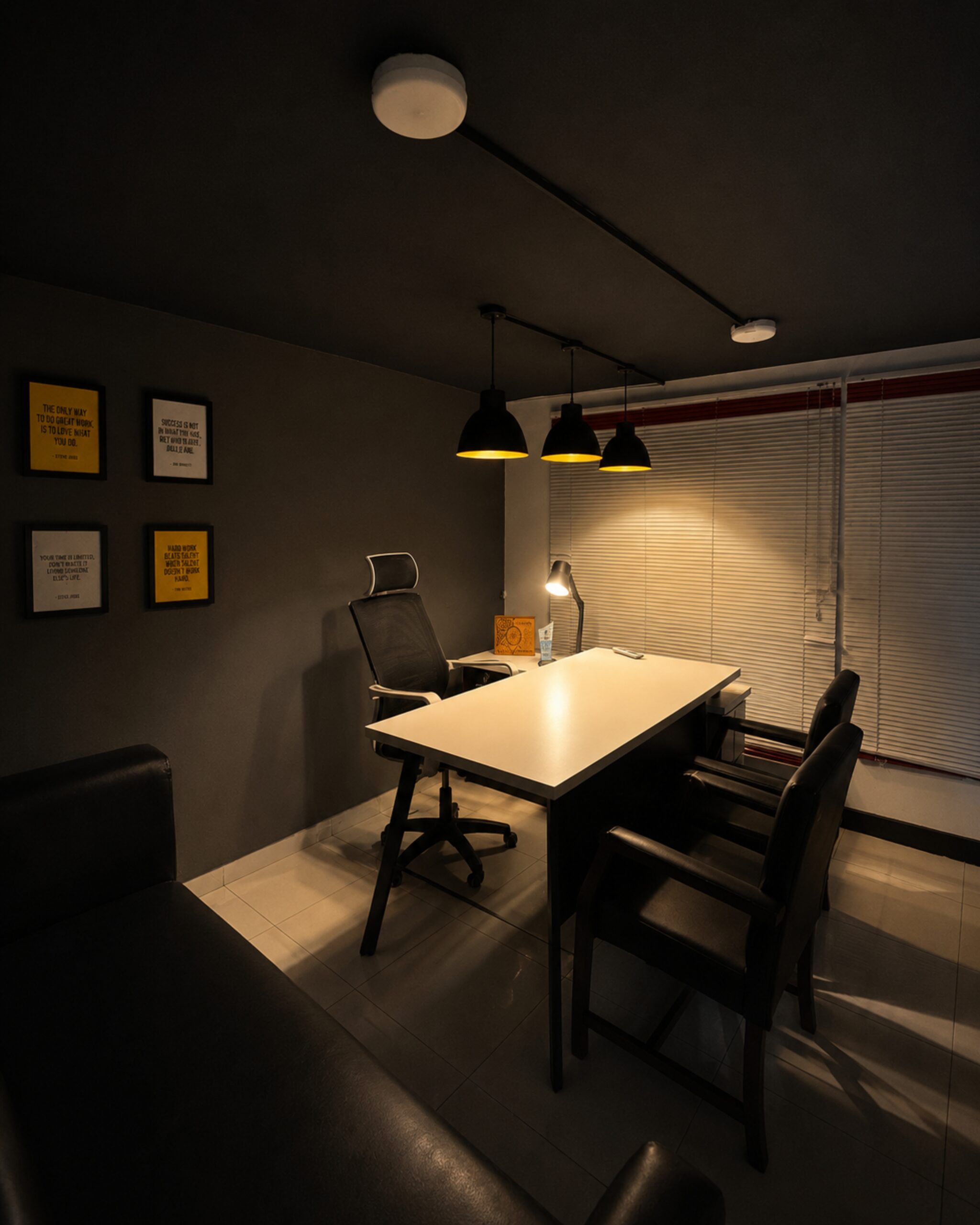 Suite 607-B seating area