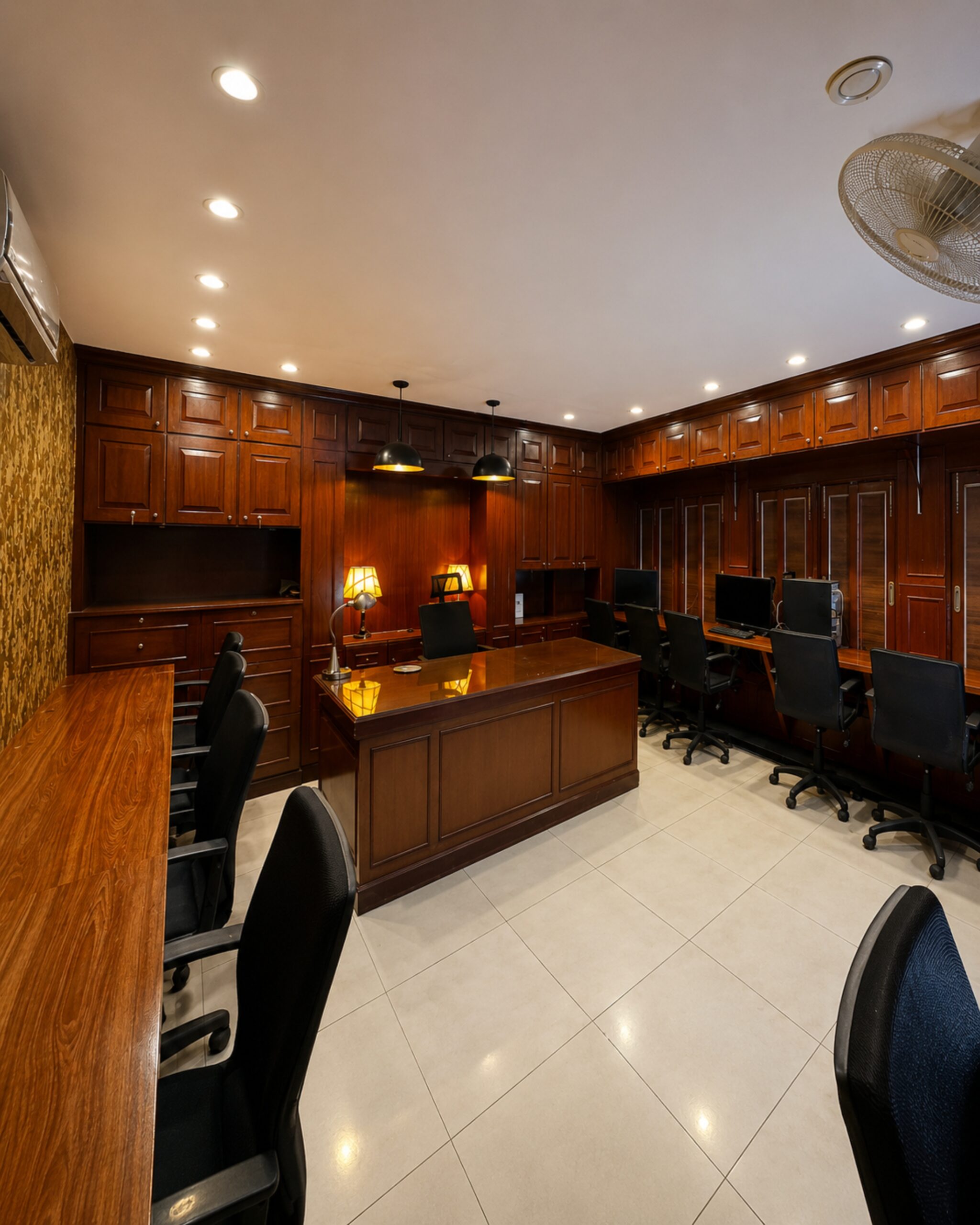 Suite 607-B seating area
