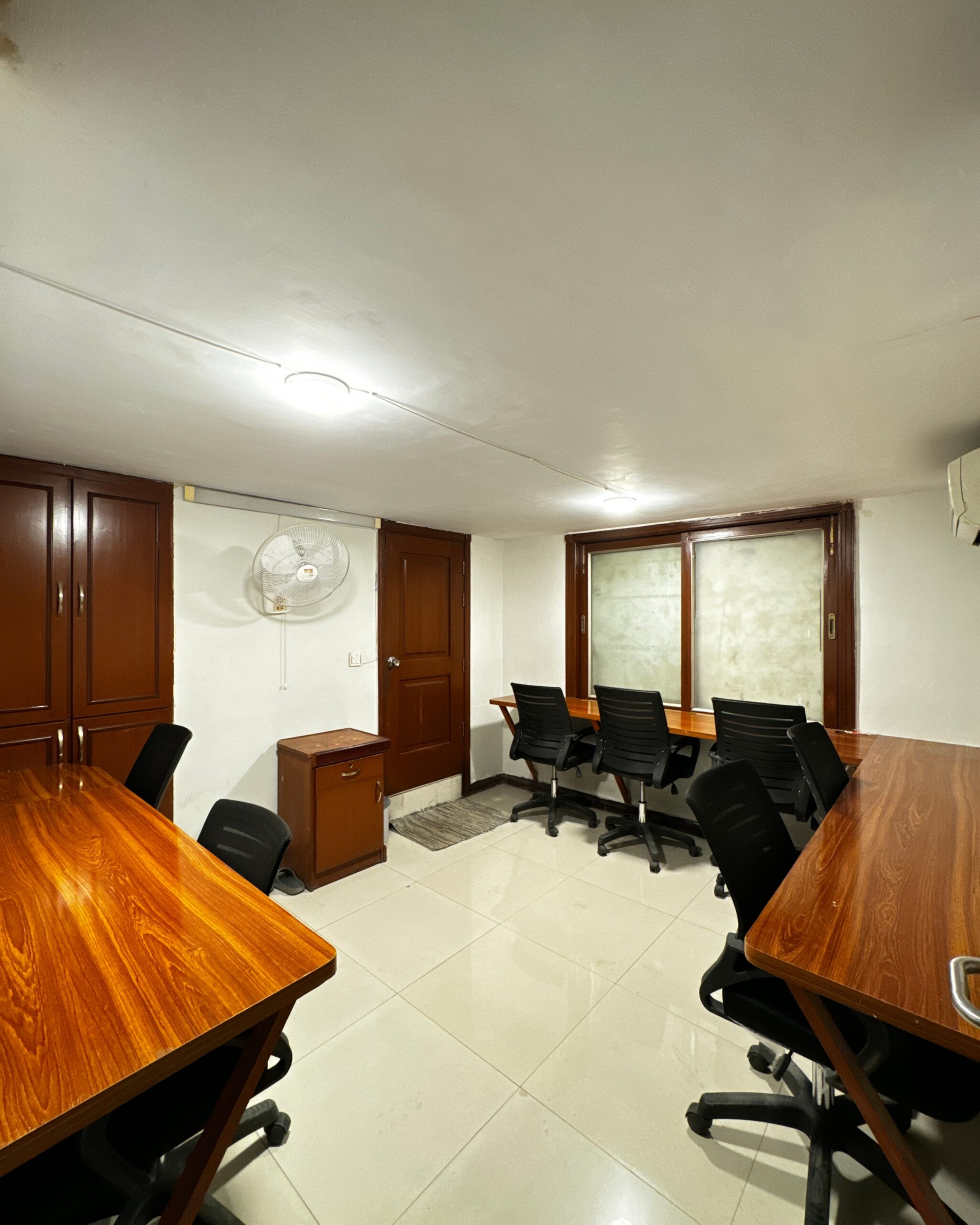 Suite 607-B seating area