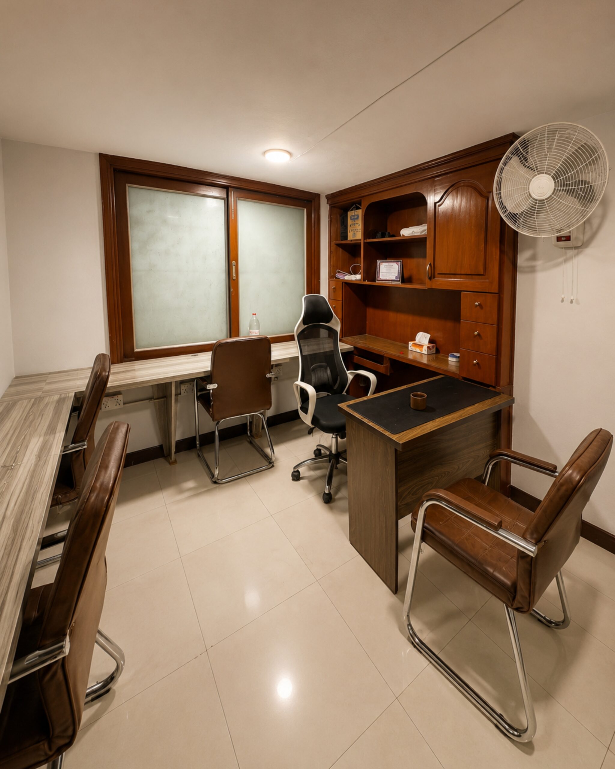 Suite 607-B seating area