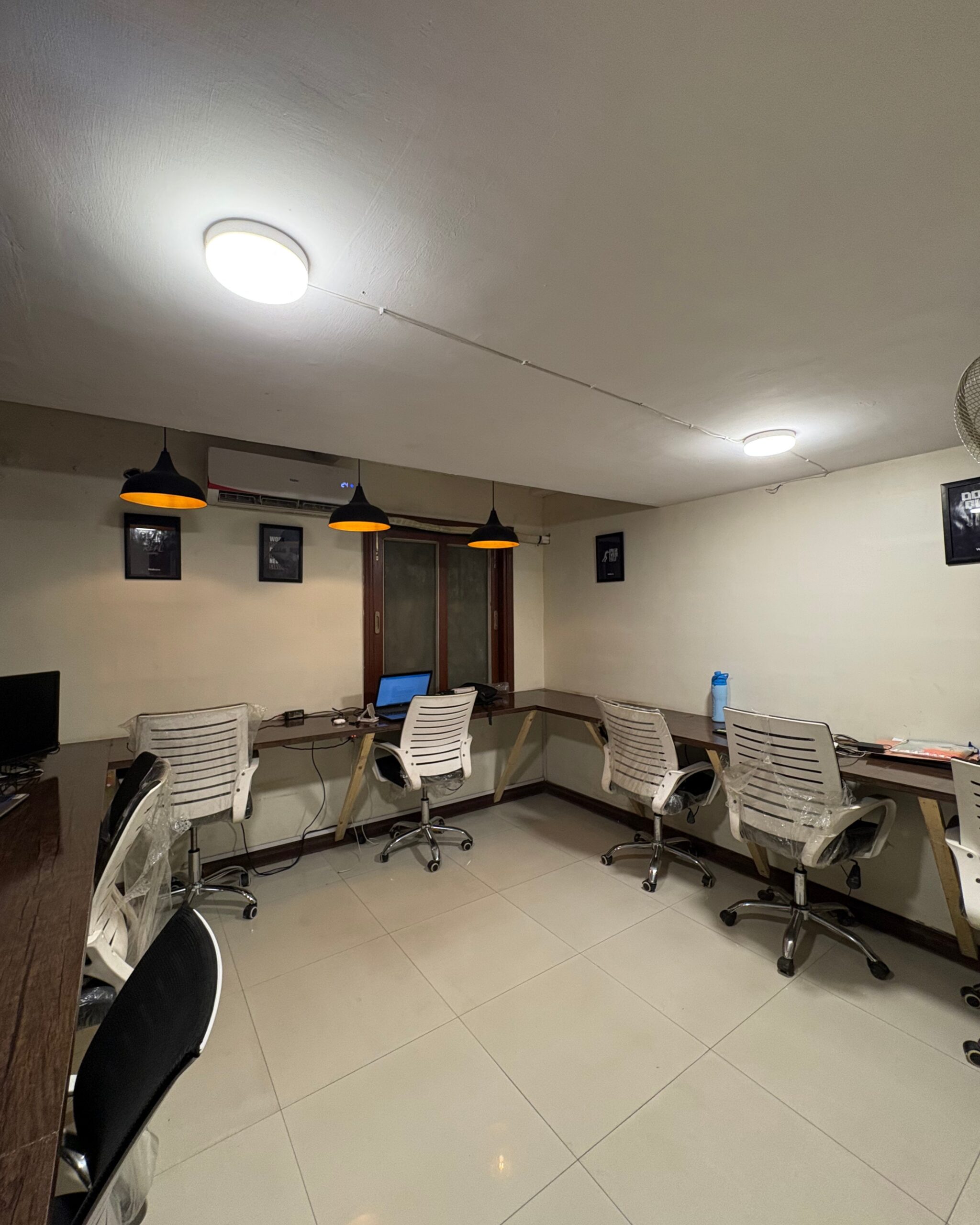 Suite 607-B seating area